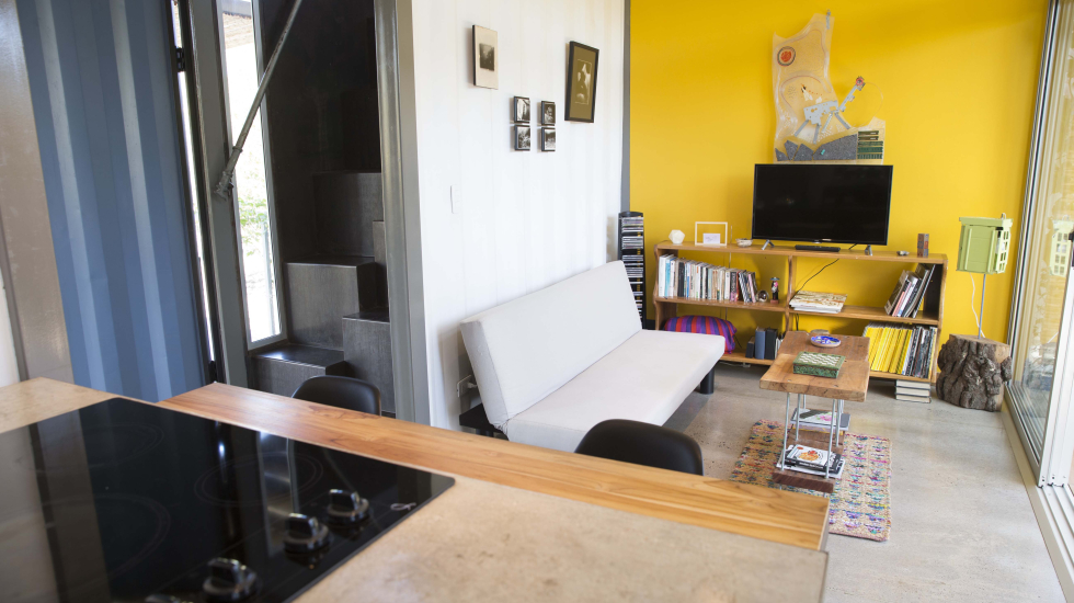 Vista desde la cocina hacia la sala y las escaleras. Alejandro Gamboa / Grupo Nación